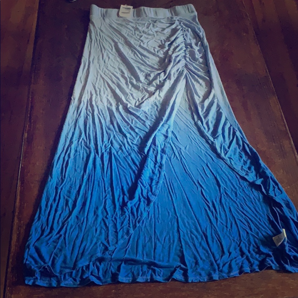 Maxi skirt with slit